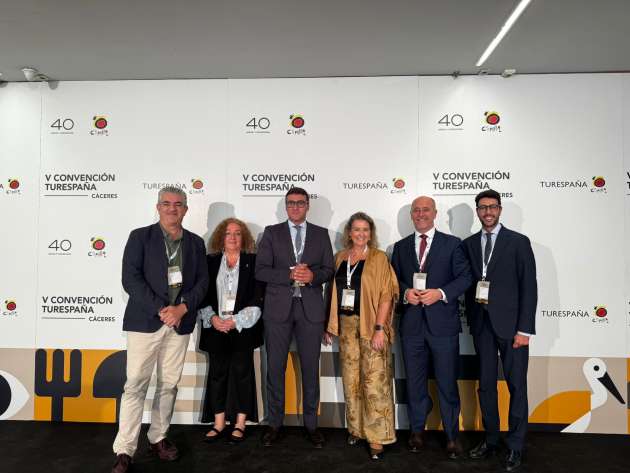 El equipo del área municipal de Turismo participa en la V Convención de Turespaña