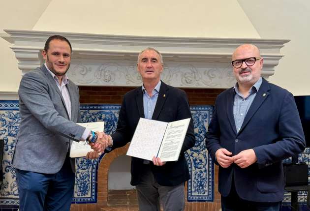Firma del Convenio con la Junta de Cofradías