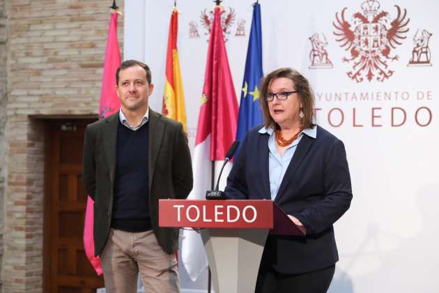 El alcalde de Toledo, y presidente de la Comisión de Cultura y Deportes del Grupo Ciudades Patrimonio de la Humanidad, Carlos Velázquez, junto a la concejal de Deportes del Ayuntamiento de Alcalá de Henares, Dolores López, han presentado en Toledo una nueva edición del Circuito de Carreras del Grupo de Ciudades Patrimonio de la Humanidad. 