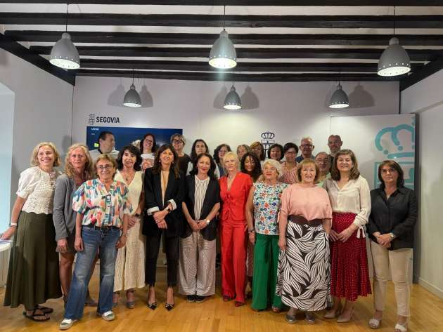 La Casa de la Lectura ha acogido el acto de entrega a la Plataforma del Voluntariado de Segovia del diploma que acredita a Segovia como “Ciudad comprometida con las personas voluntarias”,