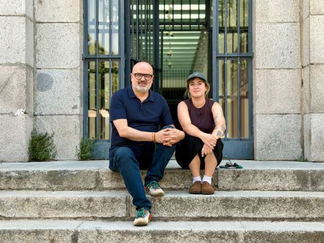 La ilustradora y muralista Lidia Cao transforma uno los laterales de la Cárcel-Centro de Creación