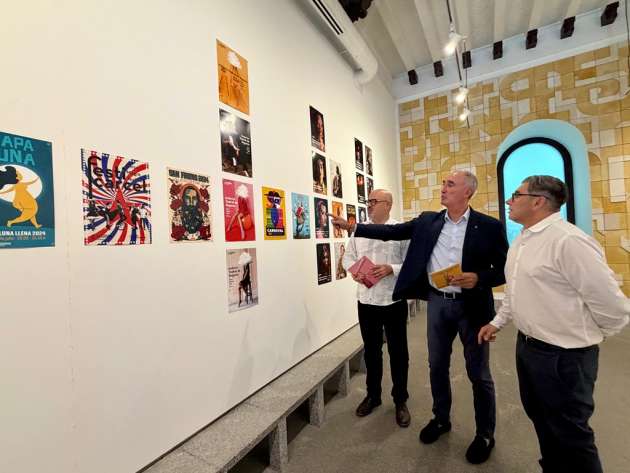 Exposición de carteles en la Casa de la Lectura