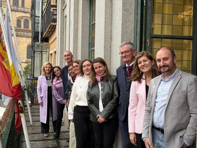 el alcalde de Segovia recibe a la nueva junta directiva de la AECC